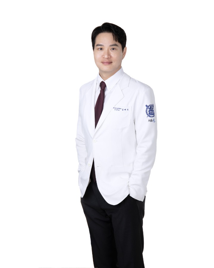 변호사 사진입니다.